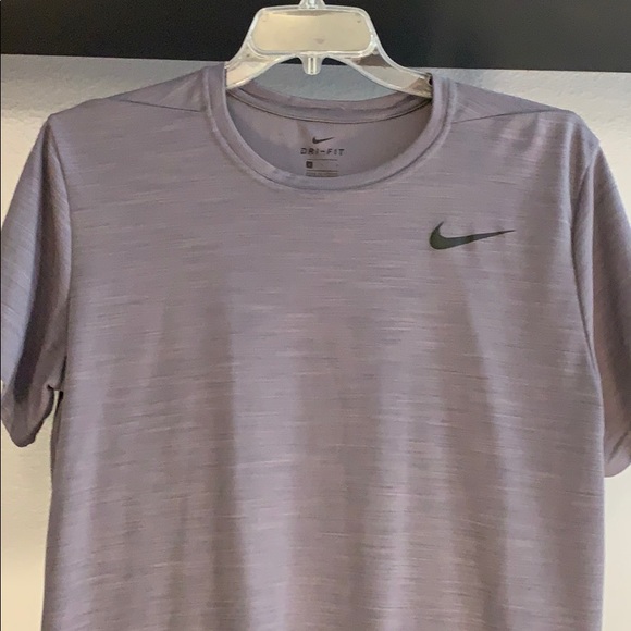 NIKE SIZE LARGE DRI FIT SHORT SLEEVE TOP - Picture 2 of 6
